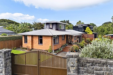 Devonport 3房 等了几十年，Devonport这条街终于“挤”出一席 | 车位充足，工具房俱全，把理想活成日常！ One of Devonport's Best Streets