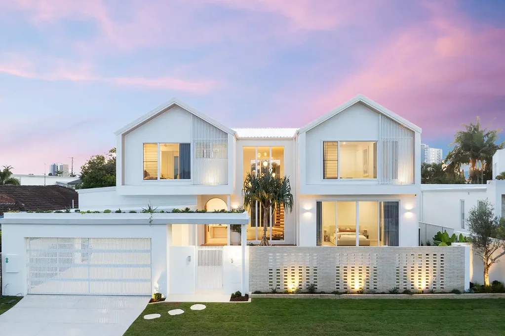 Burleigh Waters 5房  BRAND NEW ICONIC BURLEIGH RESIDENCE