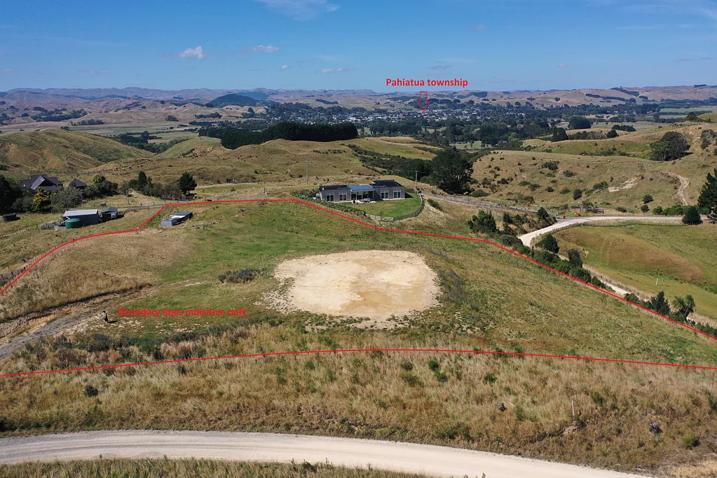 Pahiatua Stunning views, no covenants!