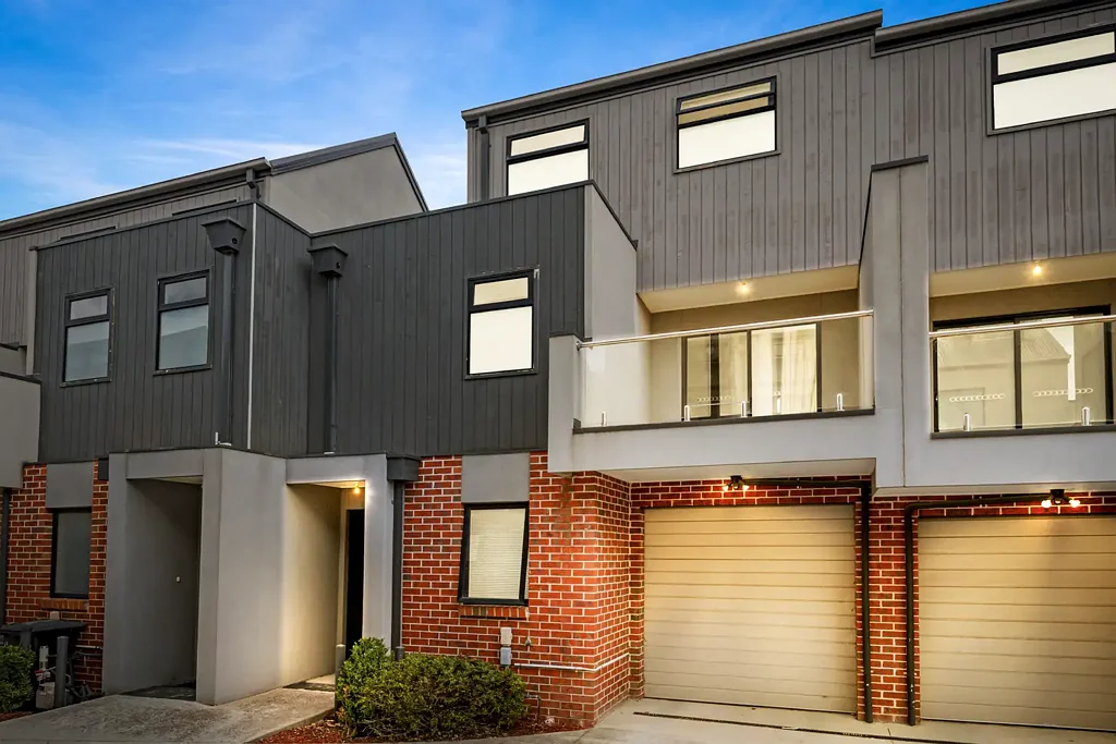 Dandenong 2房  Three Levels of Style, Space & Lifestyle Convenience