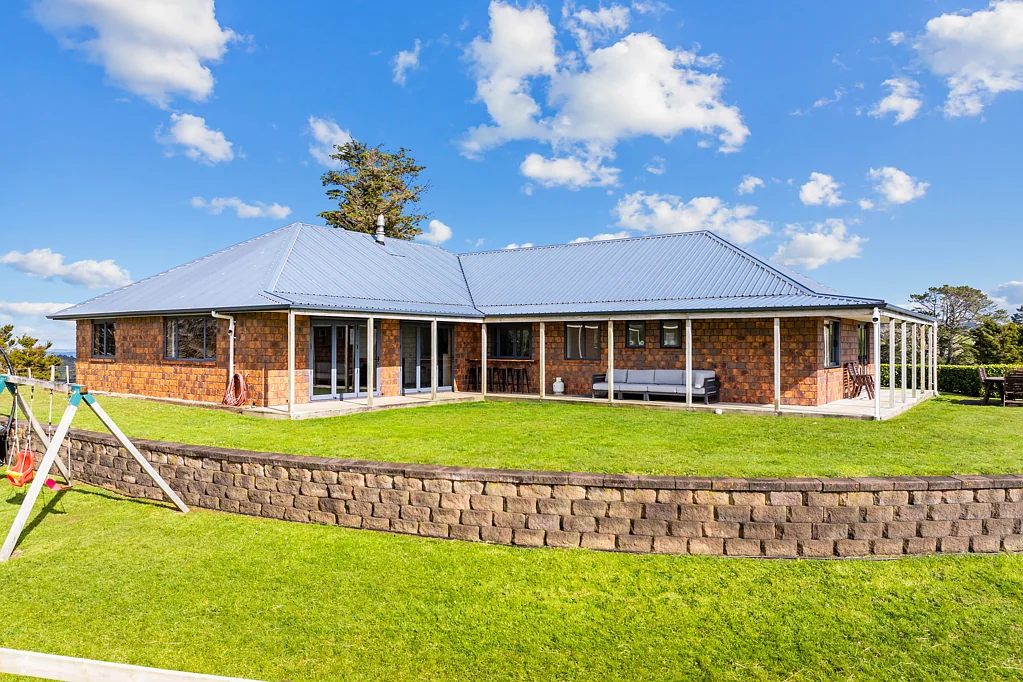Maungakaramea Lifestyle with far reaching rural views