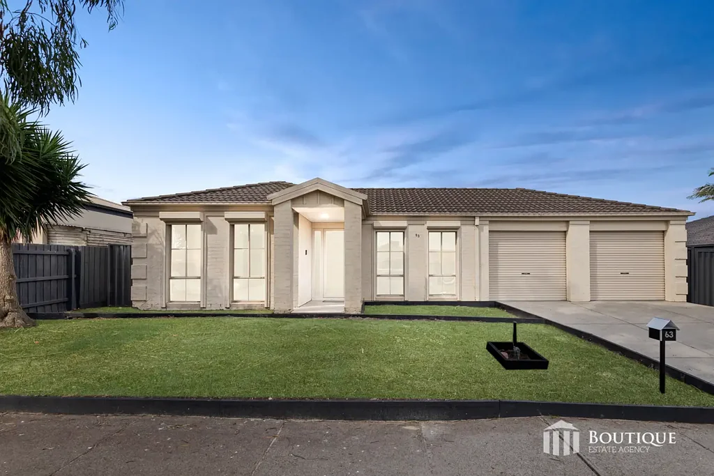 Narre Warren South 4房 全屋硬木地板 筒灯明亮 宽敞多区 翻新厨卫 双车库 露台娱乐 宁静街道 Modern Family Living in a quiet pocket of Narre Warren South