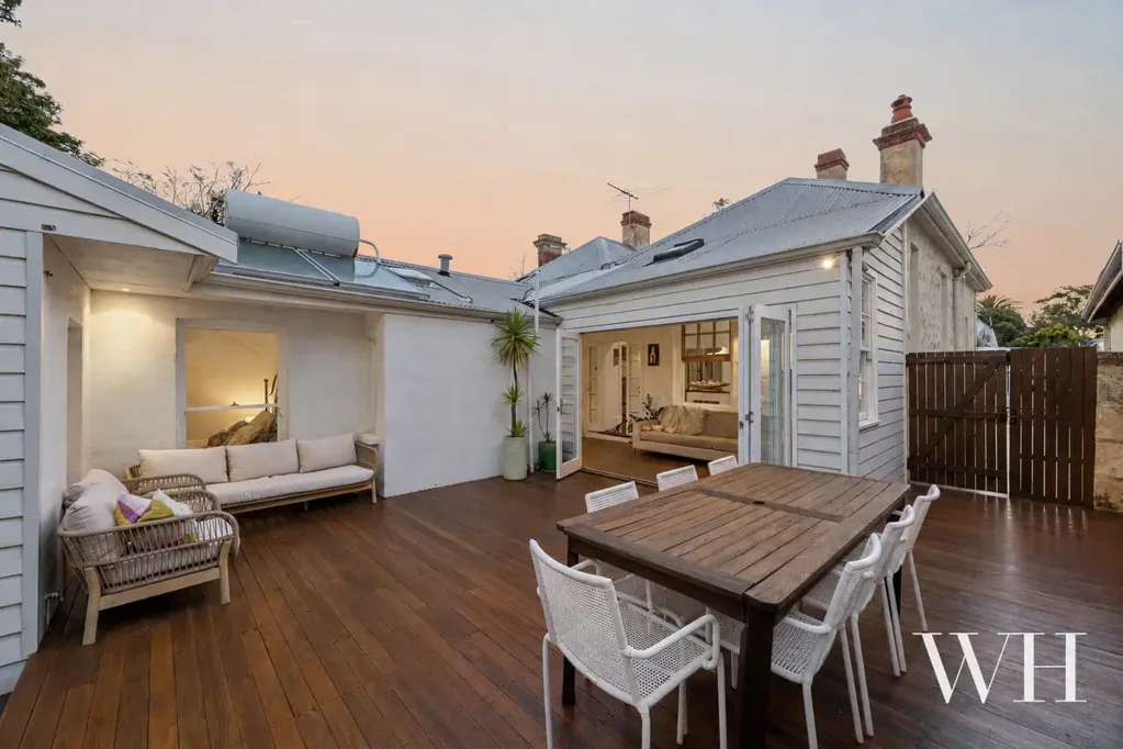 East Fremantle 4બેડરૂમ Timeless Plympton Character with Versatile Studio