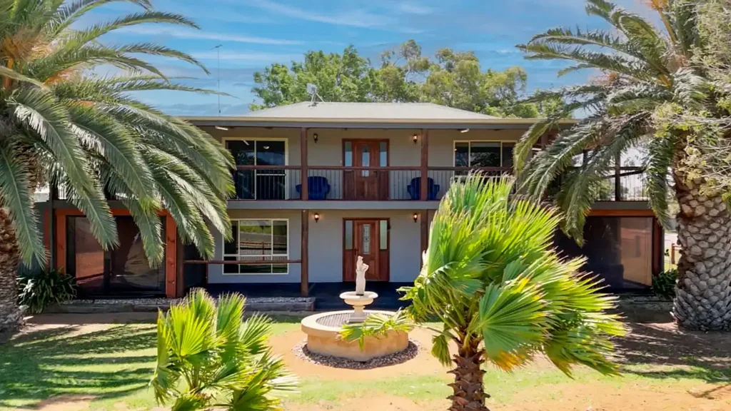 Wellington 5房  Ultimate Riverside Escape with Dual Living and Lagoon Views
