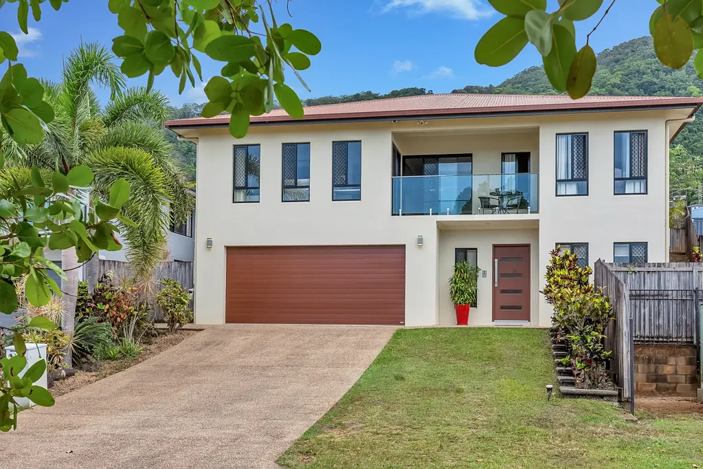 16 City View Crescent, Mooroobool, QLD 4870