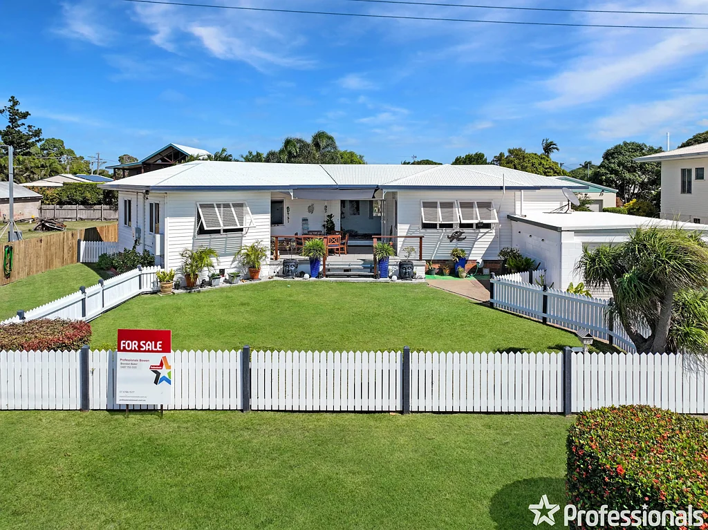 Bowen 4침실 Beachfront Beauty on Sought After Queens Beach Esplanade