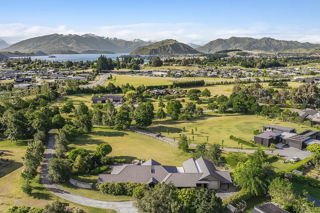 Wanaka 6房  Grand acre living in Heritage Park Lane