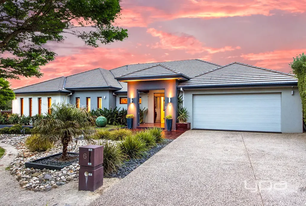 6 Clonandra Lane, Caroline Springs, VIC 3023