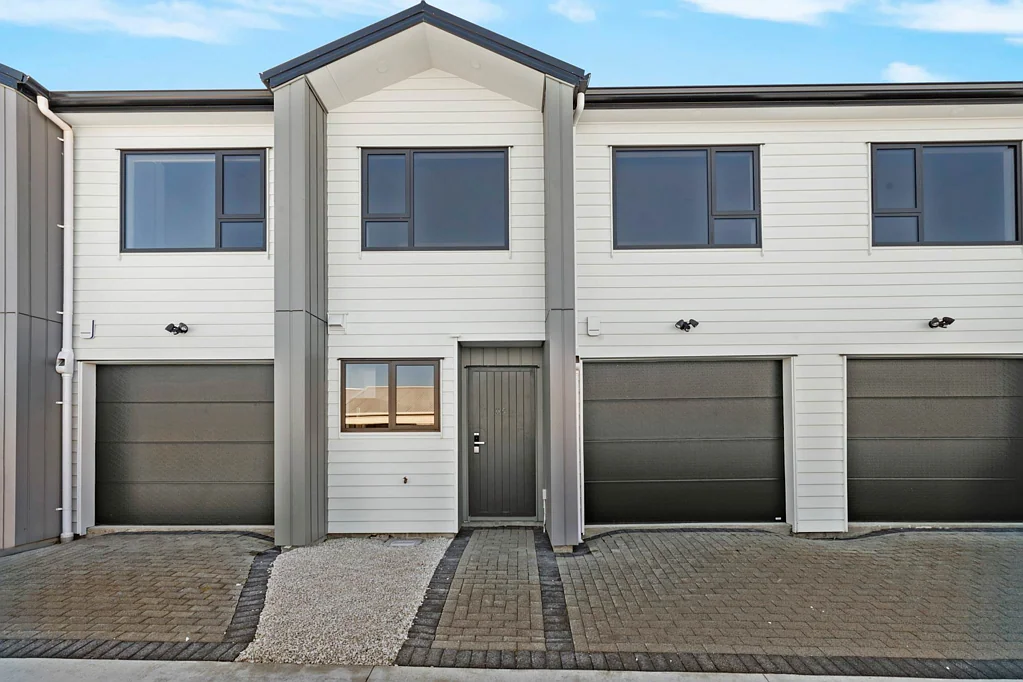 Papatoetoe 3部屋 Modern 3-Bedroom Townhouse with Smart Design!