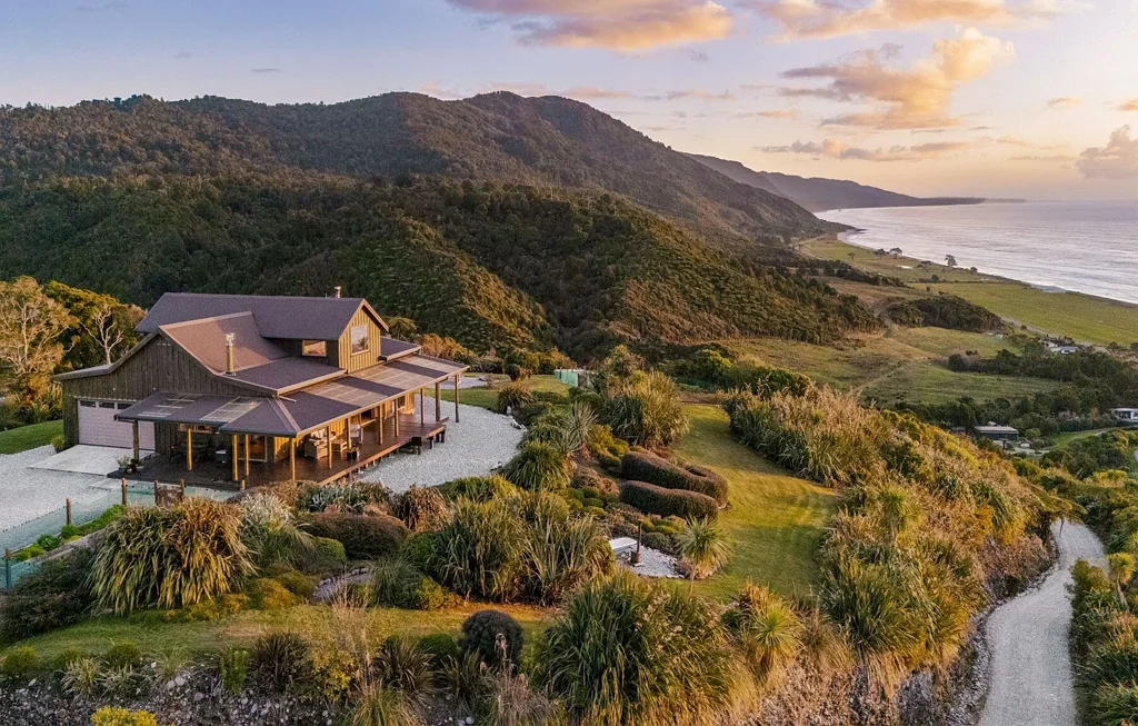 Seddonville 3 Bedroom Private coastal wilderness estate