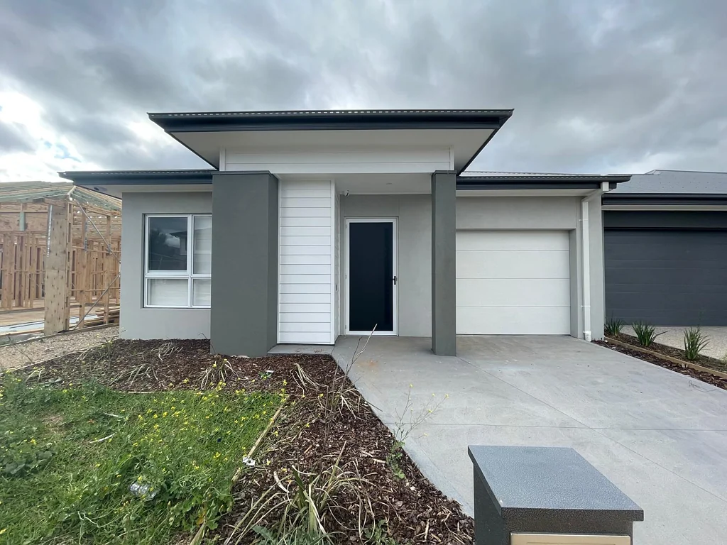Stylish 3-Bedroom Home with Modern Comforts in a Prime Location!