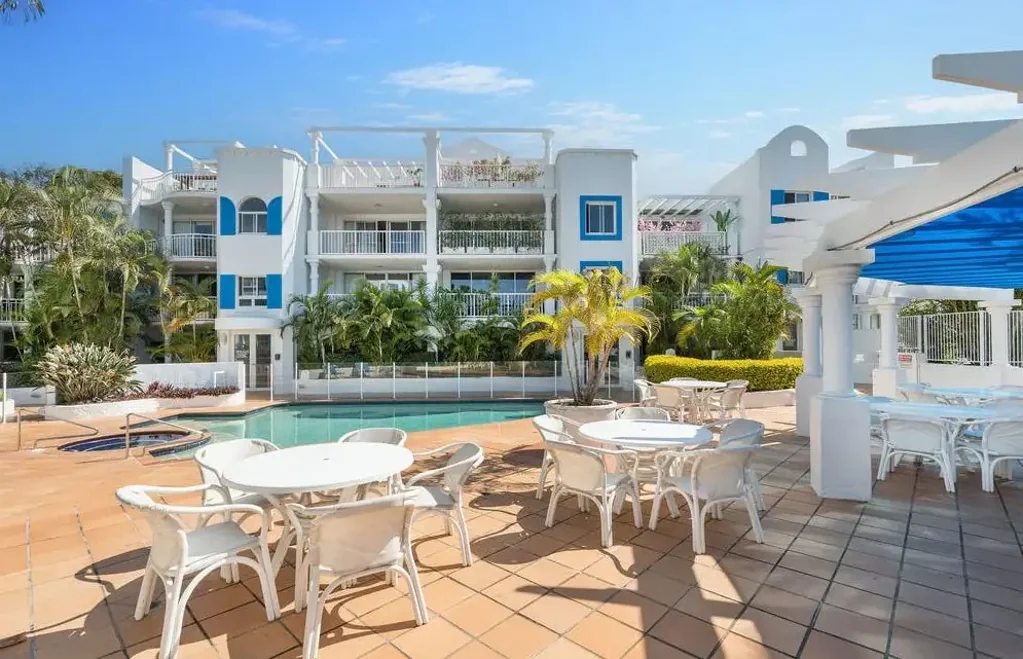 'Santorini by the Sea' on Nobbys Beach- (Flexible stays-Fully furnished)