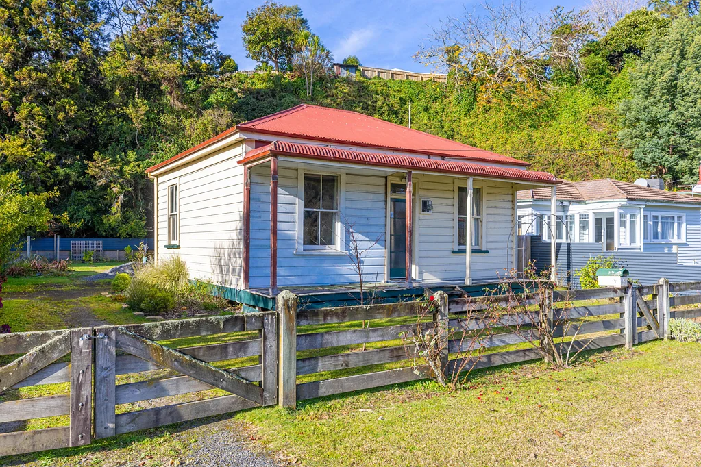 Taumarunui 3房  All But The Kitchen Sink!