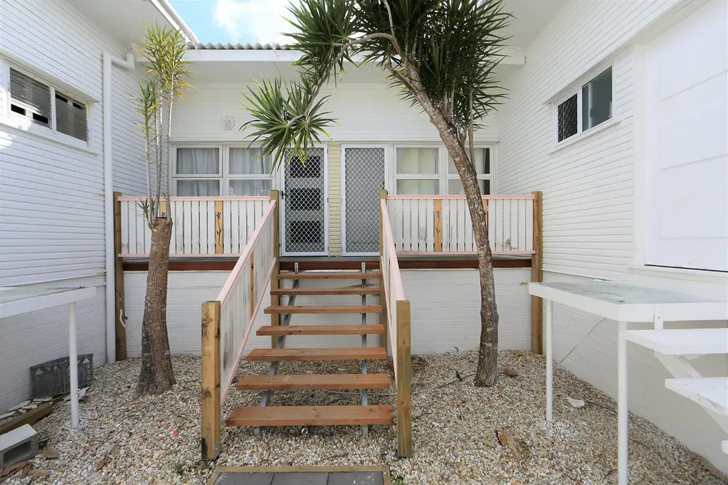 2 Bedroom Unit in Quiet Street