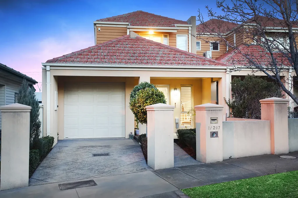 1/297 Nicholson Street, Seddon, VIC 3011