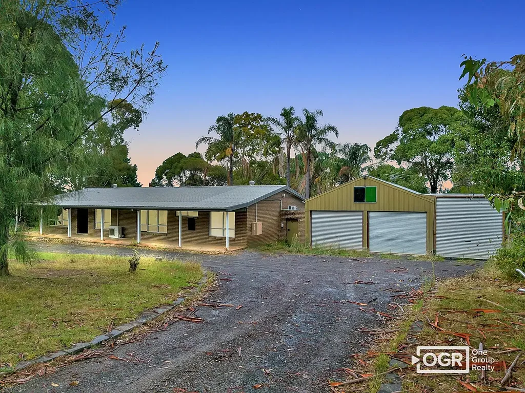 Spacious Family Home on 2.5 Acres land!!