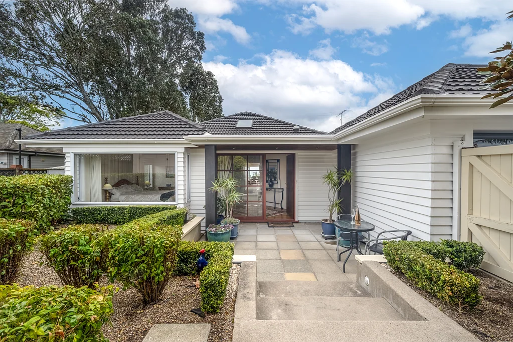 33 Bleakhouse Road, Mellons Bay, Manukau City, Auckland
