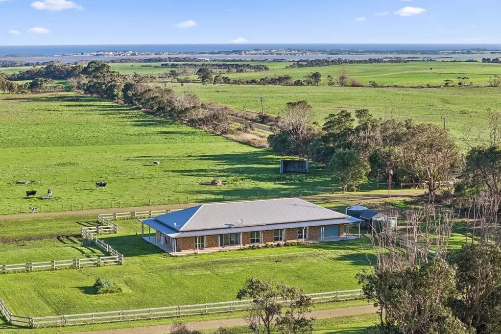 Heytesbury Lower TOP-CLASS HEYTESBURY / PETERBOROUGH DISTRICT DAIRY FARM