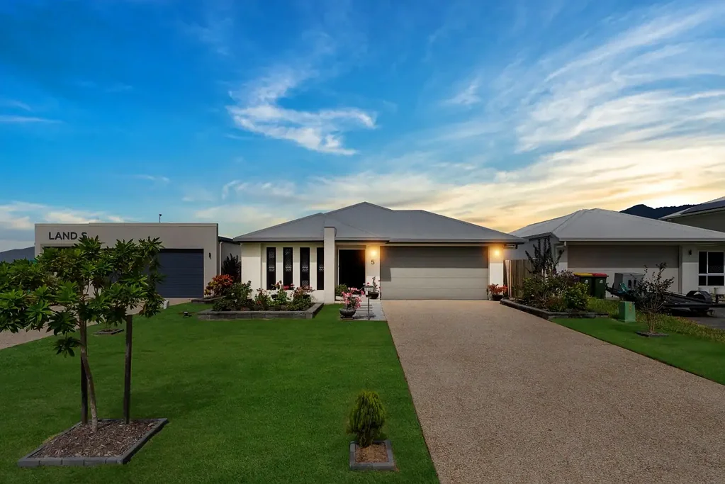 Smithfield 4房  Immaculate Near-New Family Home – Modern Luxury, Space & Effortless Living