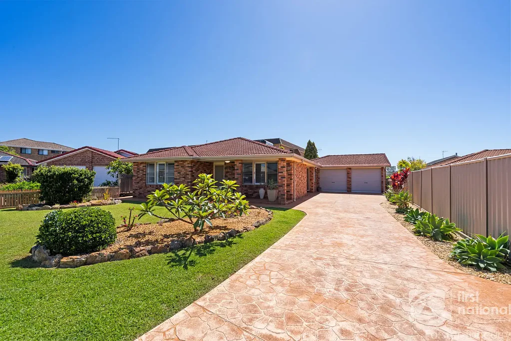 32 Pacific Parade, Tuncurry, NSW 2428