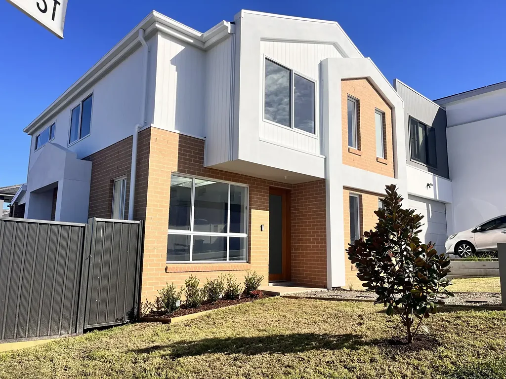 Rouse Hill 4 Bedroom Ready to move in ( 4 Bed, 3 Full Bath, 1 Bed on Ground Floor ) + Rumpus