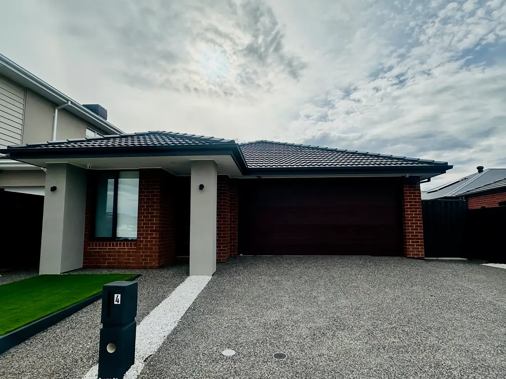 Modern Brand New Family Home in Truganina with 4 Bedrooms