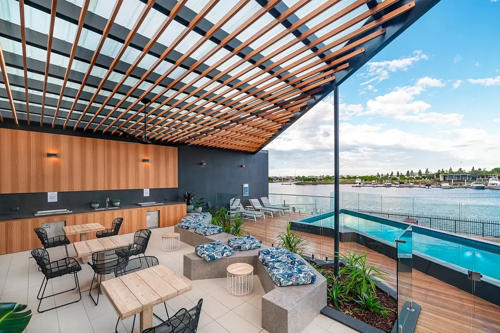 Hope Island 3房  Contemporary Terrace Living in Exclusive Cova Estate