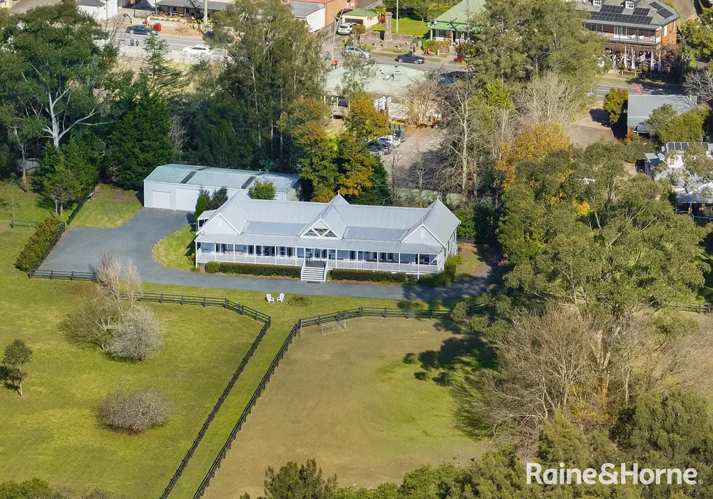 Kangaroo Valley 6 Bedroom Rivermist - Private Residence offering a Tranquil Escape with Direct River Access