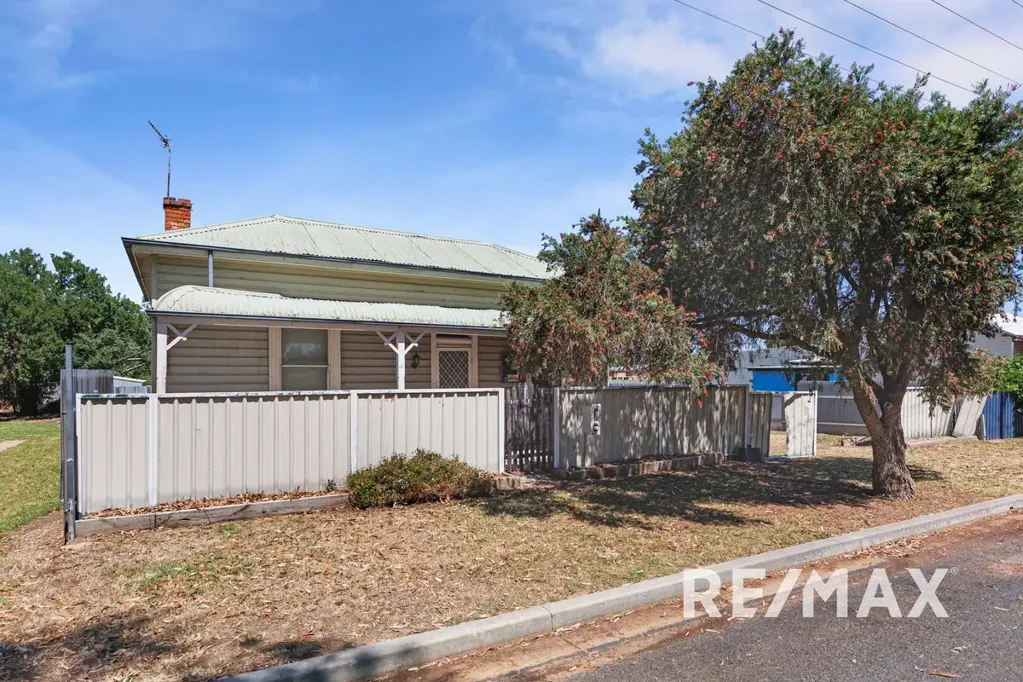 57 Junction, Junee, NSW 2663
