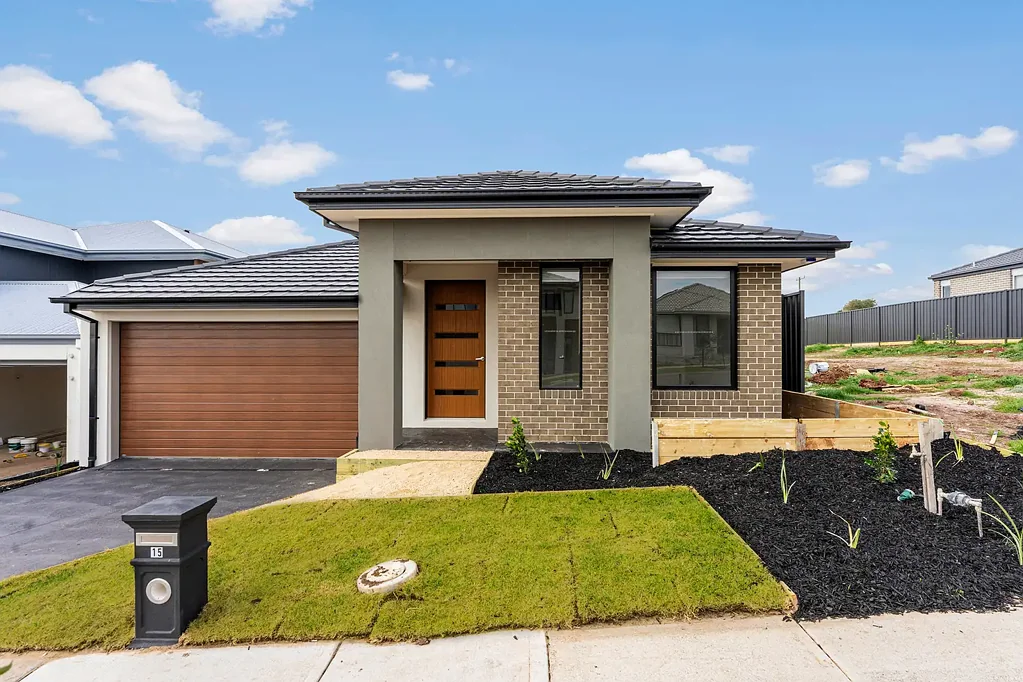 Modern Comfort in the Heart of Redstone