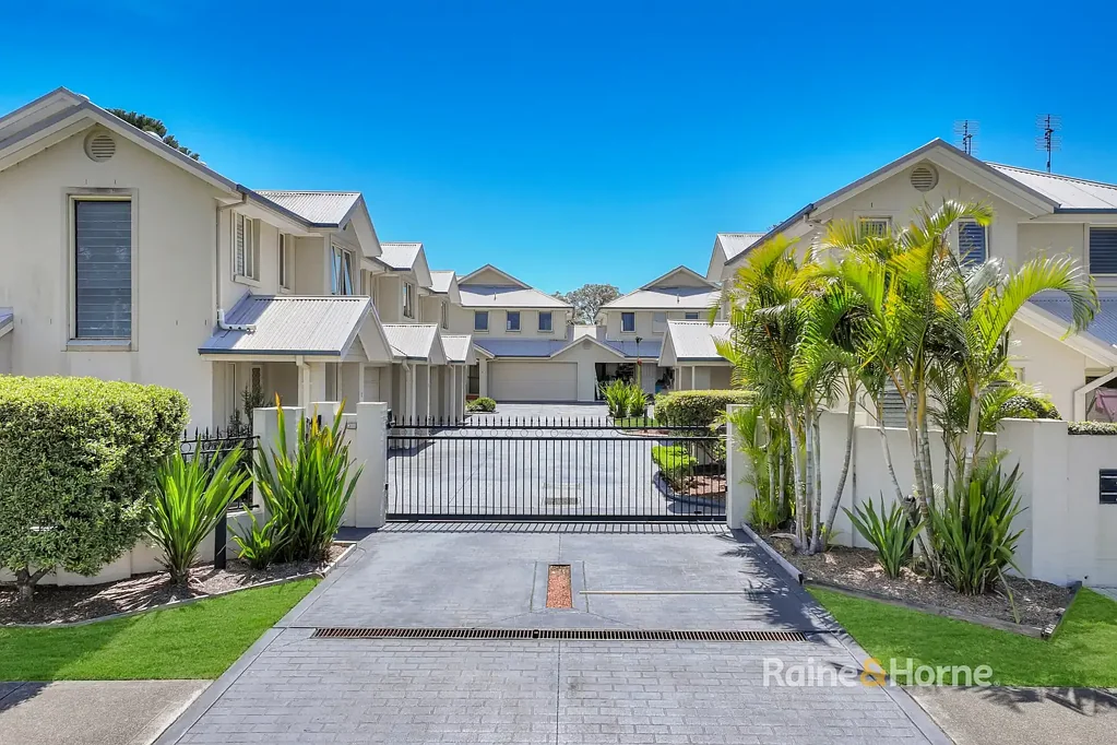 Blackwall 3Kwarto Immaculately presented townhouse with space to live, work and entertain