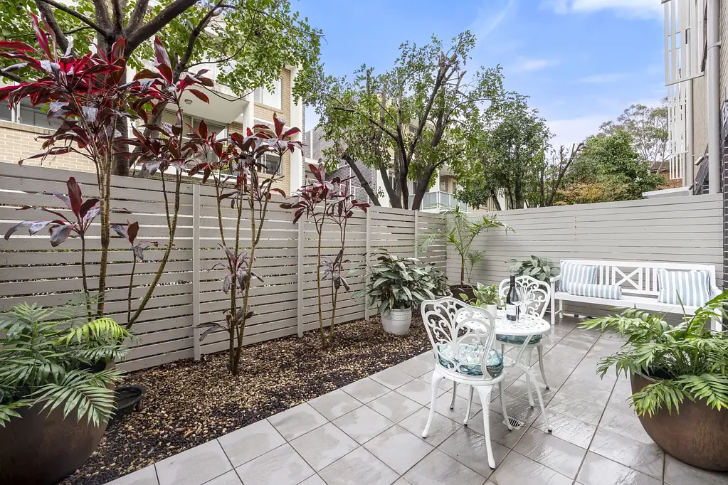 Caringbah 2房 底层便利与户外生活完美结合 Ground Floor Convenience Meets Outdoor Living