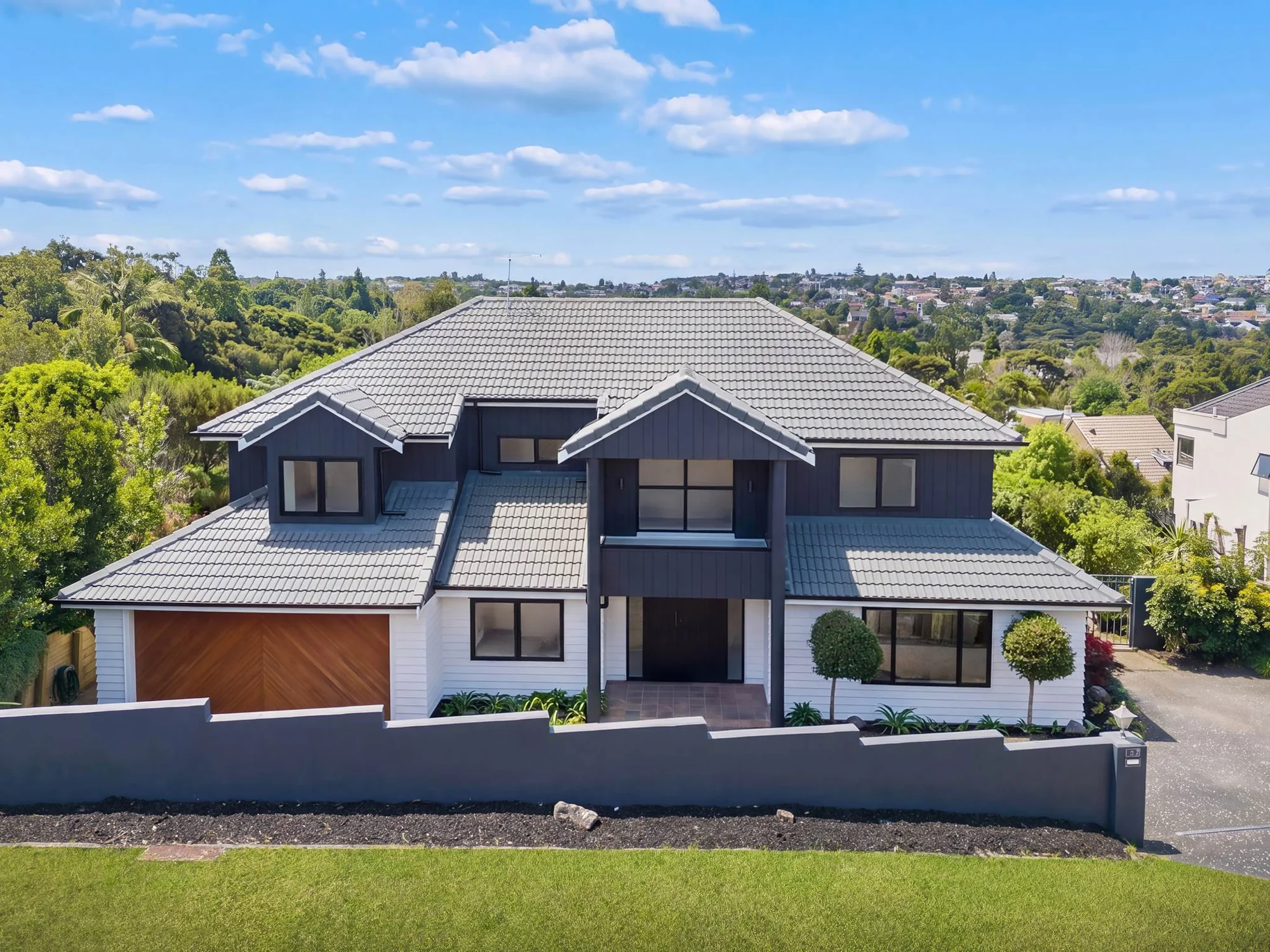 Chatswood 4房 新房般质感，340㎡超大空间，尽享现代家庭生活！ THE LOOK & FEEL OF NEW. 340m² of MODERN LIVING