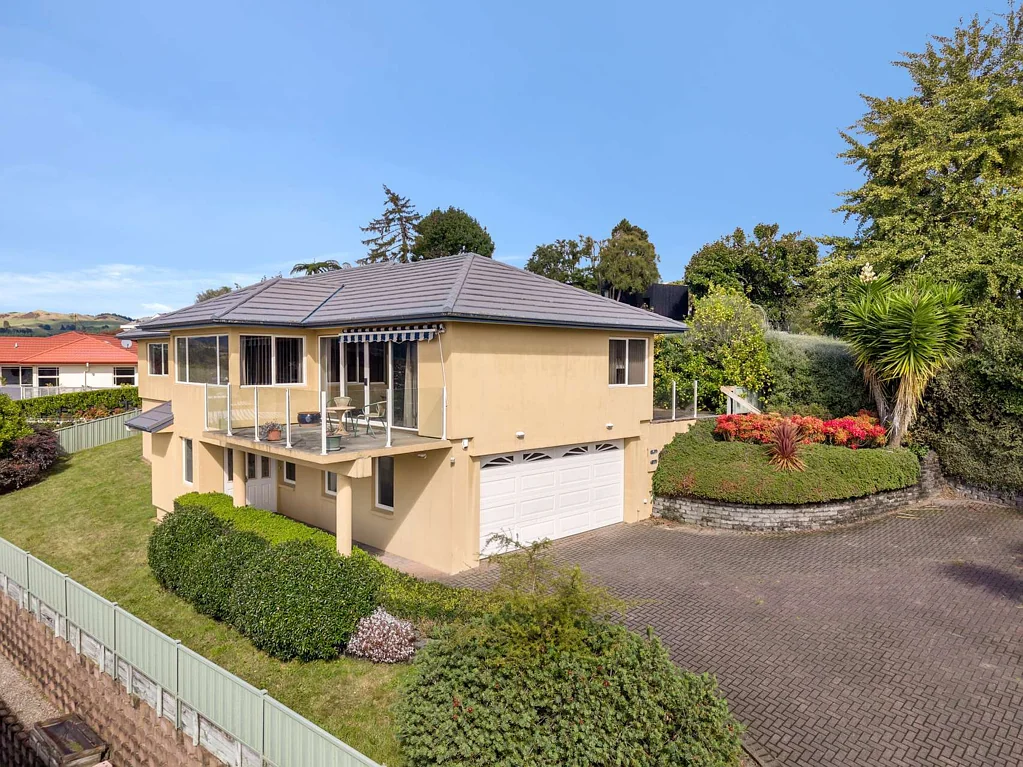 Westbrook 4Kwarto Family Elegance with 180 degree views over Rotorua