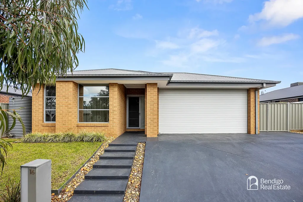 SPACIOUS FAMILY HOME WITH TWO LIVING AREAS IN EPSOM