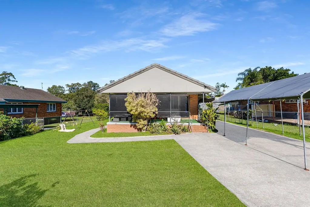 Woodridge 3Habitaciones Solid Brick Home on a Generous 697m² Block