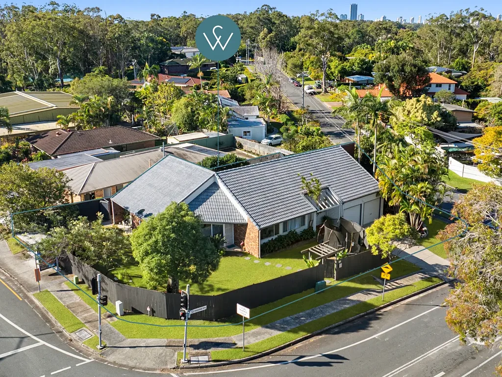 Ashmore 4房  SPACE, PRIVACY & DUAL LIVING POTENTIAL IN STANDOUT ASHMORE LOCATION!