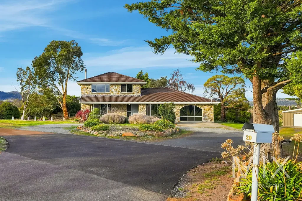 Brighton 5房  Exceptional Family Living on 1 + Acres