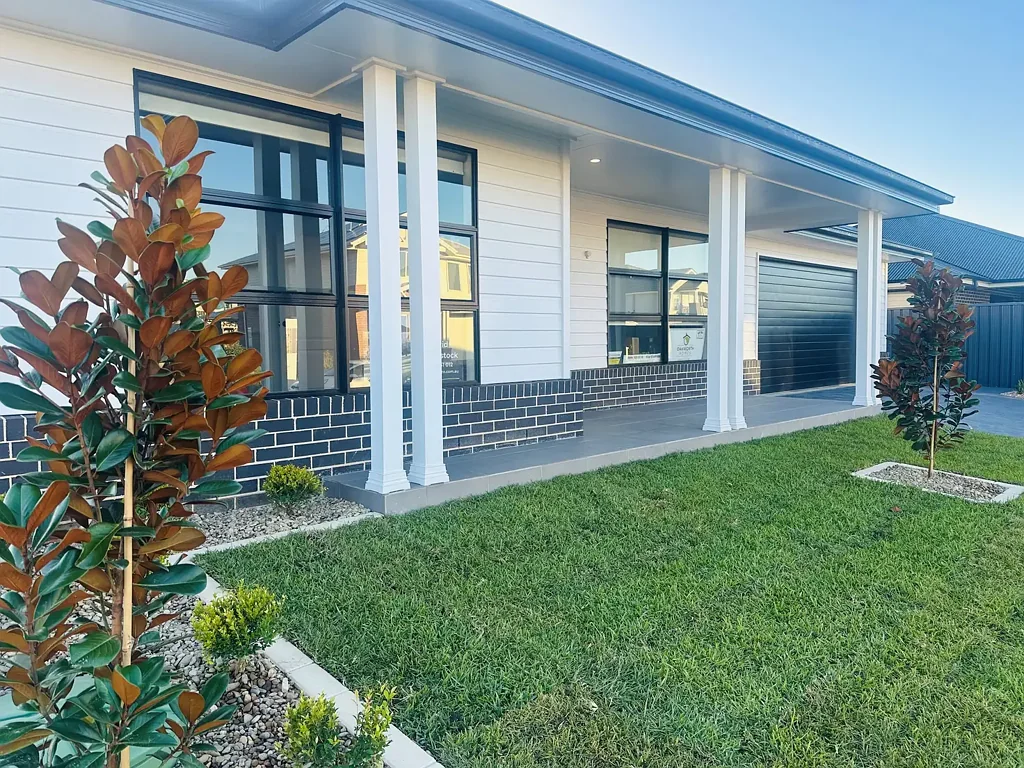 Wilton 5房 尊贵Estate品质住宅 18米宽土地 豪华装修标准 固定价格全包 安全系统&太阳能 2.6米高顶 翻板车库空调 900mm厨灶石英台面  Bingara Gorge自豪之选 5 Bedroom!! Plus Study