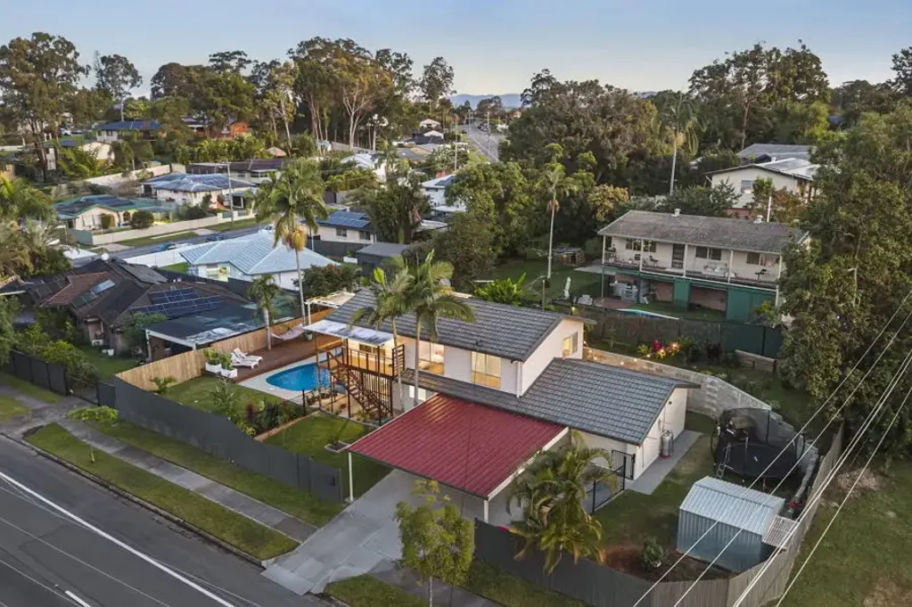 Molendinar 5房  BEAUTIFULLY PRESENTED HOME OFFERING SPACE, STYLE & FLEXIBILITY ON A 726MÂ² CORNER ALLOTMENT
