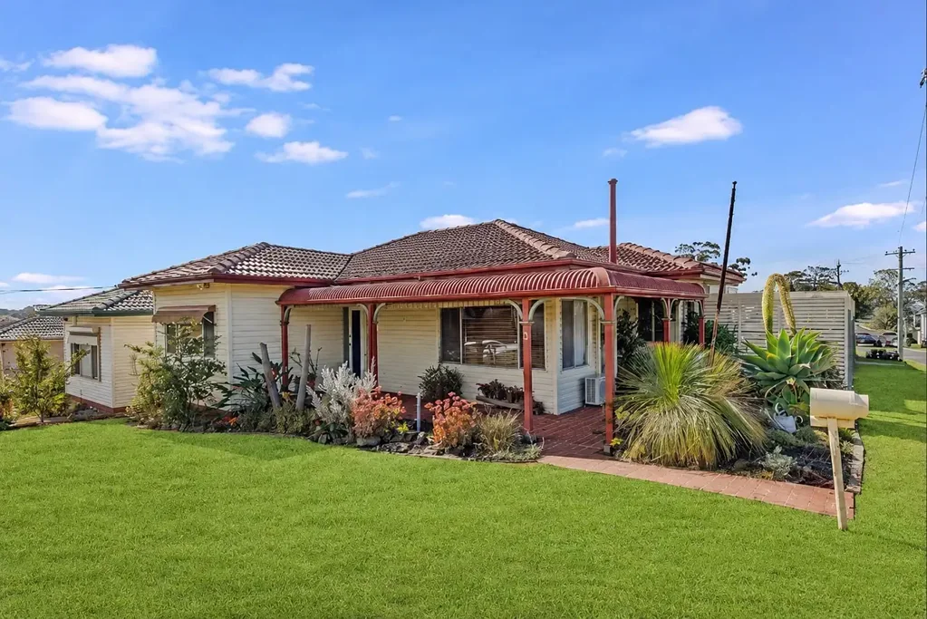 SPACIOUS FAMILY HOME IN A CONVENIENT GREYSTANES LOCATION