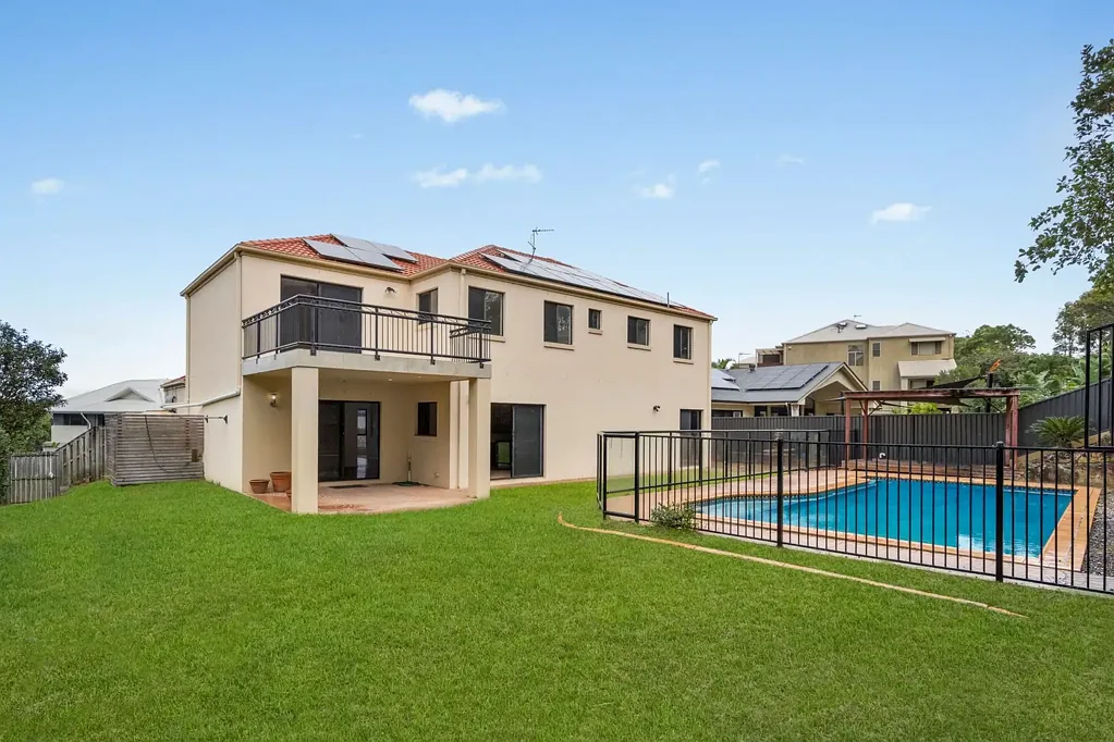 Varsity Lakes 5Phòng ngủ Spacious Family Living on a Huge 819m² Block