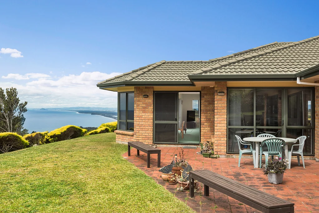 Waihi Idyllic Coastal Living Overlooking Mayor Island