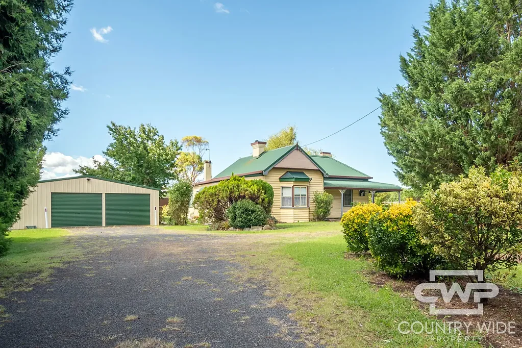 Glen Innes 3ਬੈੱਡਰੂਮ Endless Potential in a Prime Location: 3-Bedroom Character Home on 3 Acres