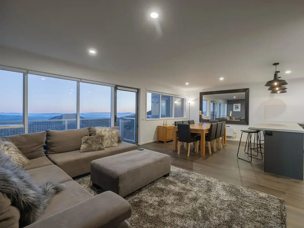 Mount Buller 3房  Elegant with Sweeping Mountain Views & Garage Parking