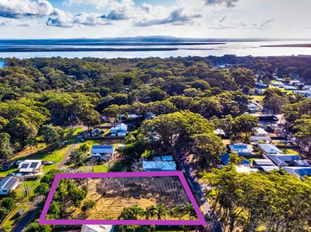 Russell Island Fully fenced 2854m2 town block