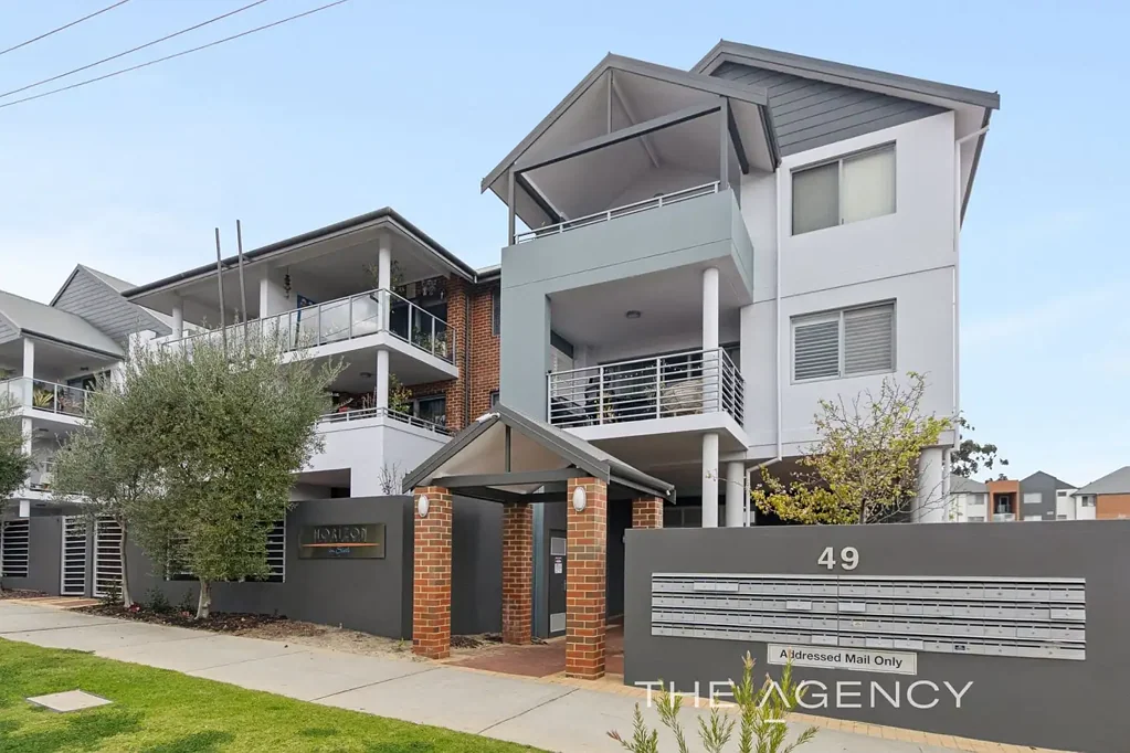 Maylands 3 Bedroom 3 Bed | 2 Bath | 2 Car - Top Floor Horizon Apartment