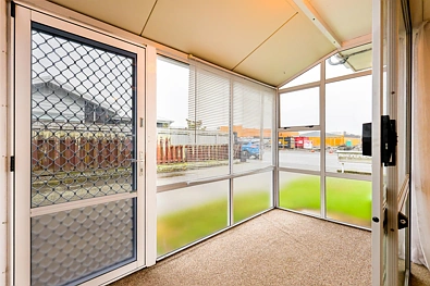 2 Bedroom Close to Town