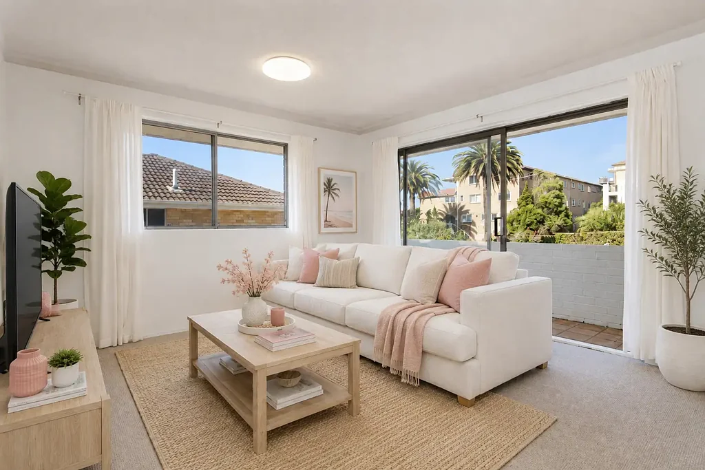 " Top Floor Light Filled Apartmen t"