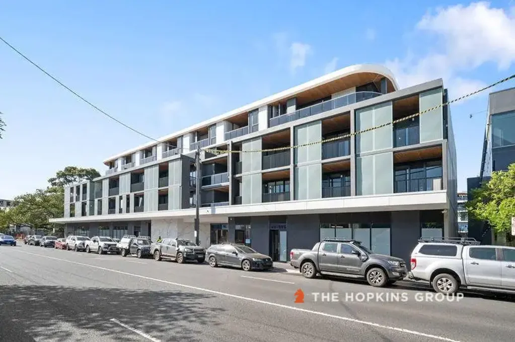 Near new Perfectly Located Apartment In The Heart Of Hawthorn!